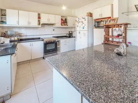 Venta casa Villa Martelli con quincho y jardin