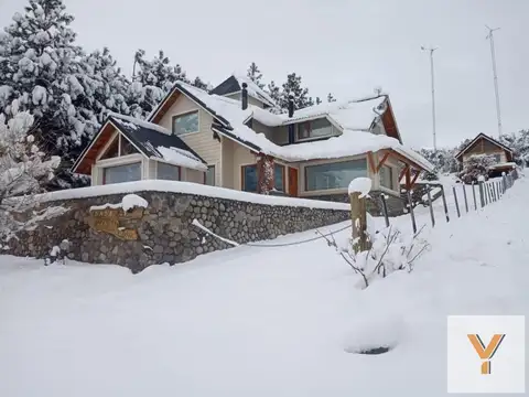 Casa en Venta - 4 Dormitorios 3 Baños - 1132mts - Lacar