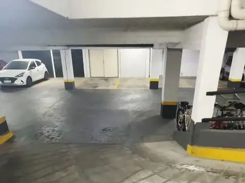 GARAJE EN VENTA PUNTA CARRETAS CON RENTA