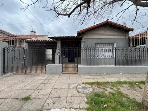 CASA EN VENTA 4 AMBIENTES EN SAN ANTONIO DE PADUA