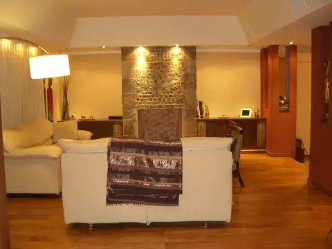 Casa en Venta con 4 cocheras