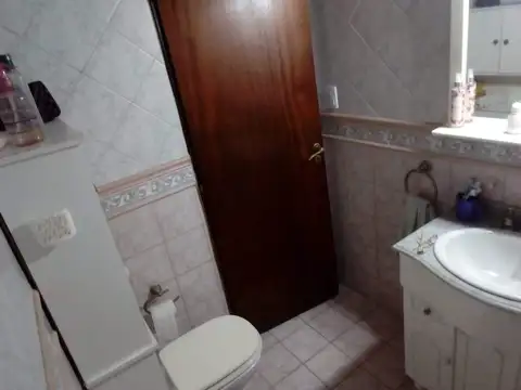 PH de 4 amb. al frente con ent. indep., garage, patio y terraza con parrilla + 1 depto sin terminar