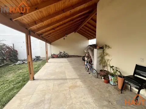 Casa en Venta en General Fernández Oro, USD 205.000
