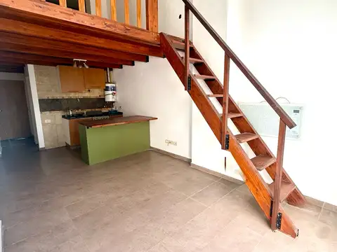 Venta Departamento Duplex con Jardín