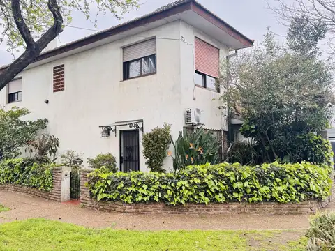 VENTA CASA 3 AMBIENTES EN MARTÍNEZ