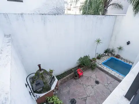 Casa 6 ambientes con 2 baños