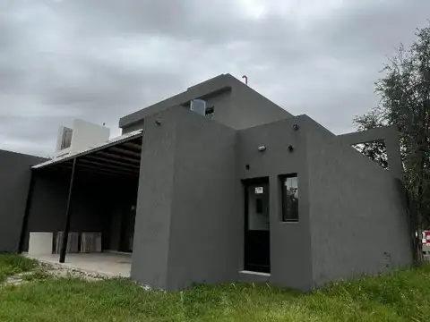 Casa en Venta con 4 cocheras