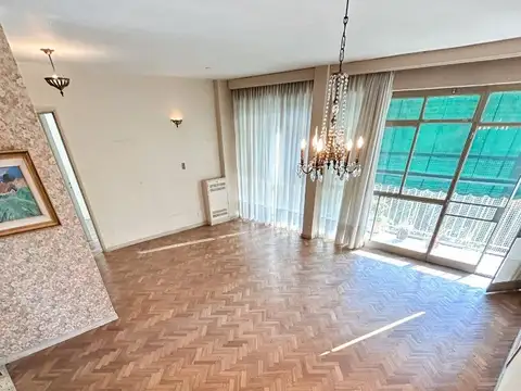 Piso de 3 ambientes con dep, frente a Pque Rivadavia!!!