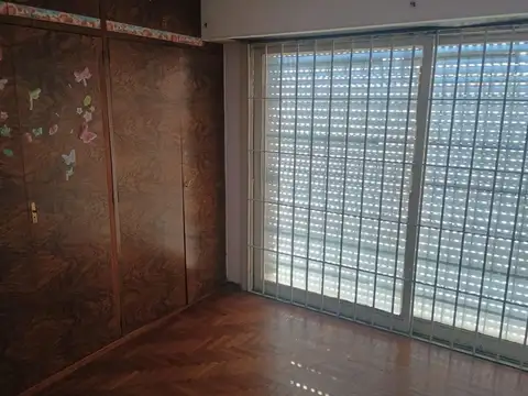 Casa en Venta en Isidro Casanova, USD 240.000