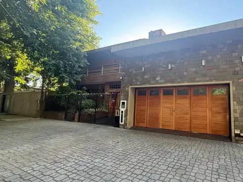 Venta Casa lote doble pileta permuta Banfield barrio inglés