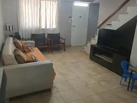 Casa 6 ambientes con 4 baños
