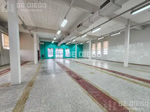 ALQUILER OFICINA CON TERRAZA PARRILLA EN PREDIO CON SEGURIDAD EN FLORIDA OESTE