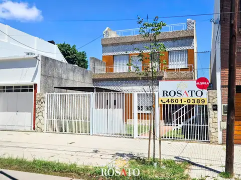Depto Tipo Casa en Alquiler de 2 dormitorios