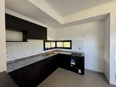 Casa 3 ambientes con 1 baño