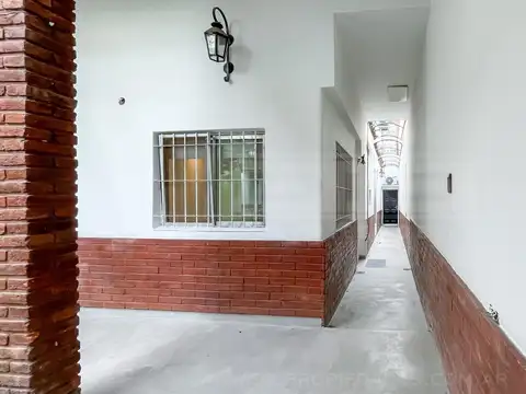 H. Yrigoyen  al 1700, entre Juan Jose Paso y Caseros