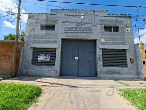 Alquiler Galpón 700m2 con oficinas MACRO-CENTRO