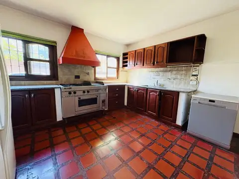 Casa 5 ambientes con 3 baños