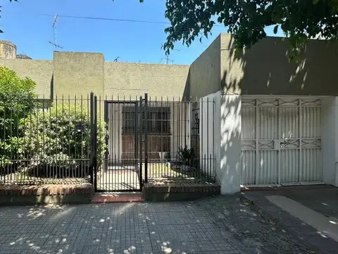 CASA 3 AMBIENTES C/COCHERA VENTA BANFIELD
