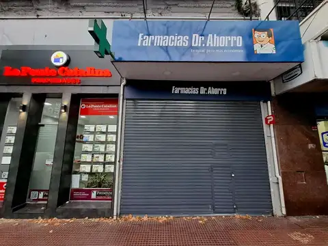 Local sobre Avenida Boedo. Apto todo rubro