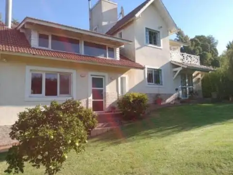 Casa en venta - 3 Dormitorios 2 Baños - 600Mts2 - General Pueyrredón