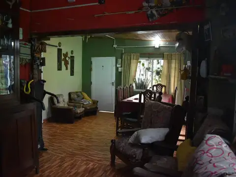 SE VENDE CASA CON LOCAL EN MERLO