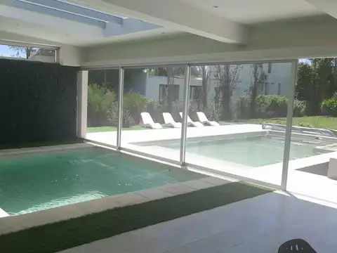 Casa en Alquiler en Puerto Roldan, USD 3.500