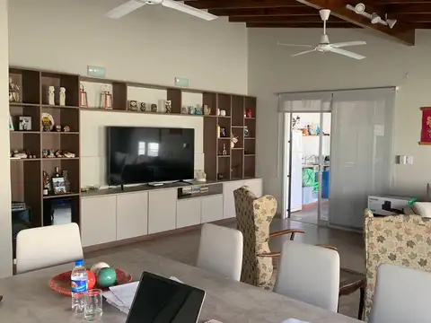 Hermosa Casa refaccionada a nuevo en Venta