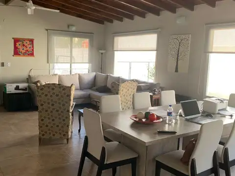 Hermosa Casa refaccionada a nuevo en Venta