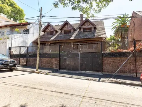 Casa en Venta con 4 cocheras