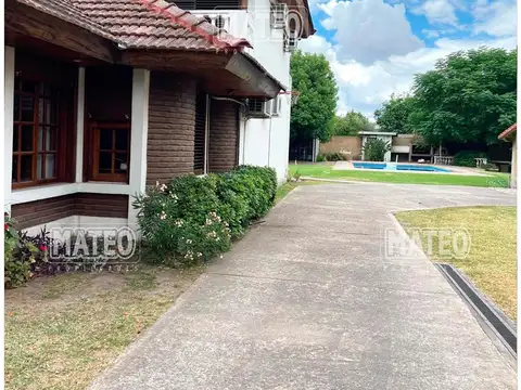 Casa 4 ambientes con 5 baños