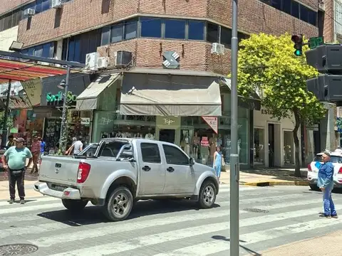 Venta Oficina Zona Bancaria completamente equipada