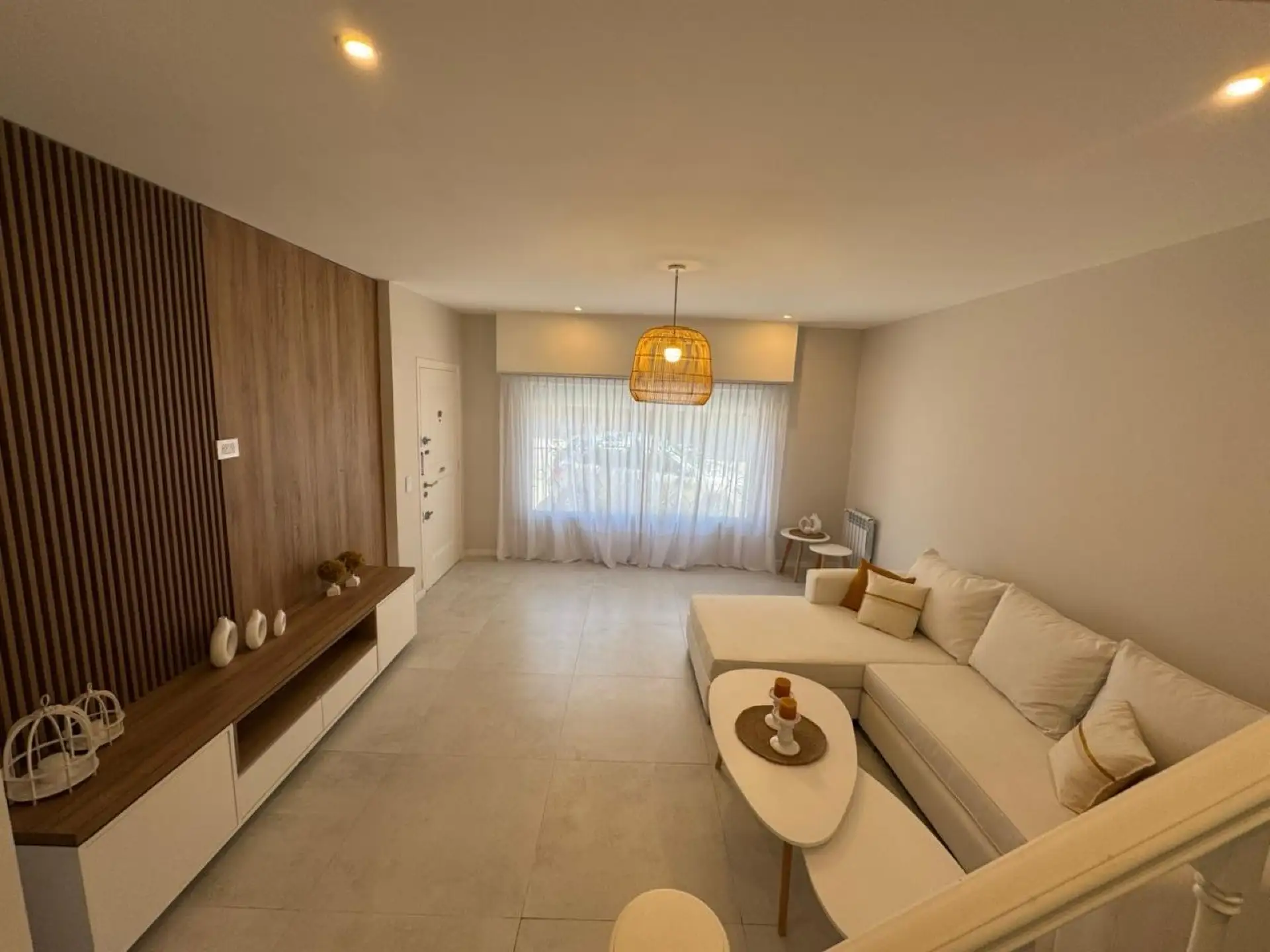 Casa 4 amb con garage y terraza — Chauvin