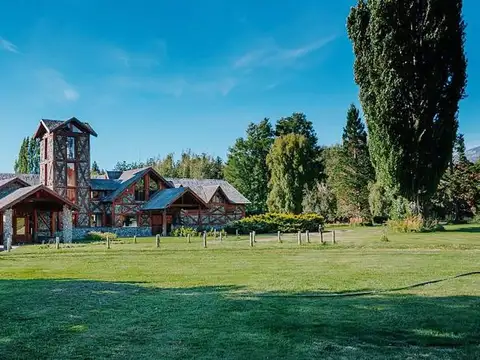 Campo en Venta Lago Puelo, a 8km de Bolsón, 82 has, laguna, costa de río, Plantacion deFruta fina,