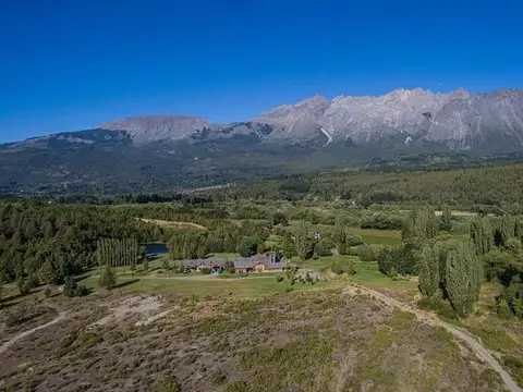 Campo en Venta Lago Puelo, a 8km de Bolsón, 82 has, laguna, costa de río, Plantacion deFruta fina,