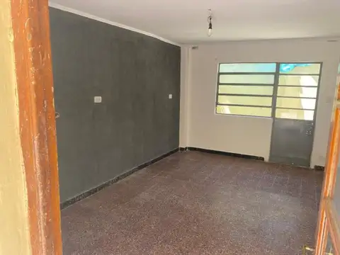 Casa interna Chiclana 865,  2 Dormitorios, opcion 3, Patio, parrilero y terraza.
