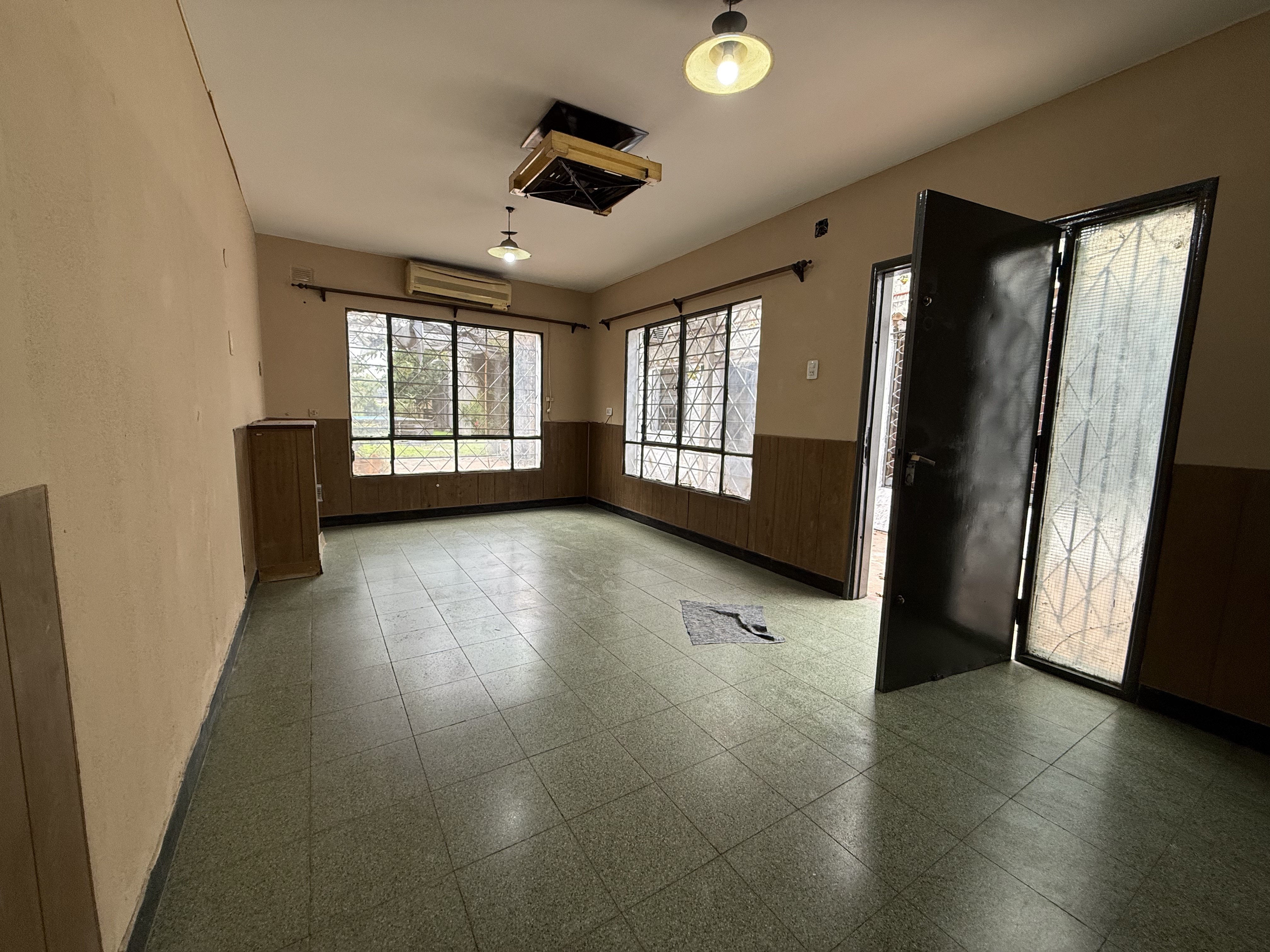 Casa en Alquiler con 1 cochera