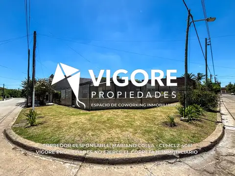 Casa en venta c/ cochera en Luis Guillón