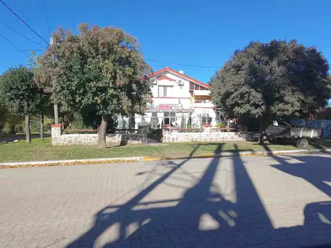SE VENDE HOSTERÍA 100 METROS AL LAGO VILLA RUMIPAL