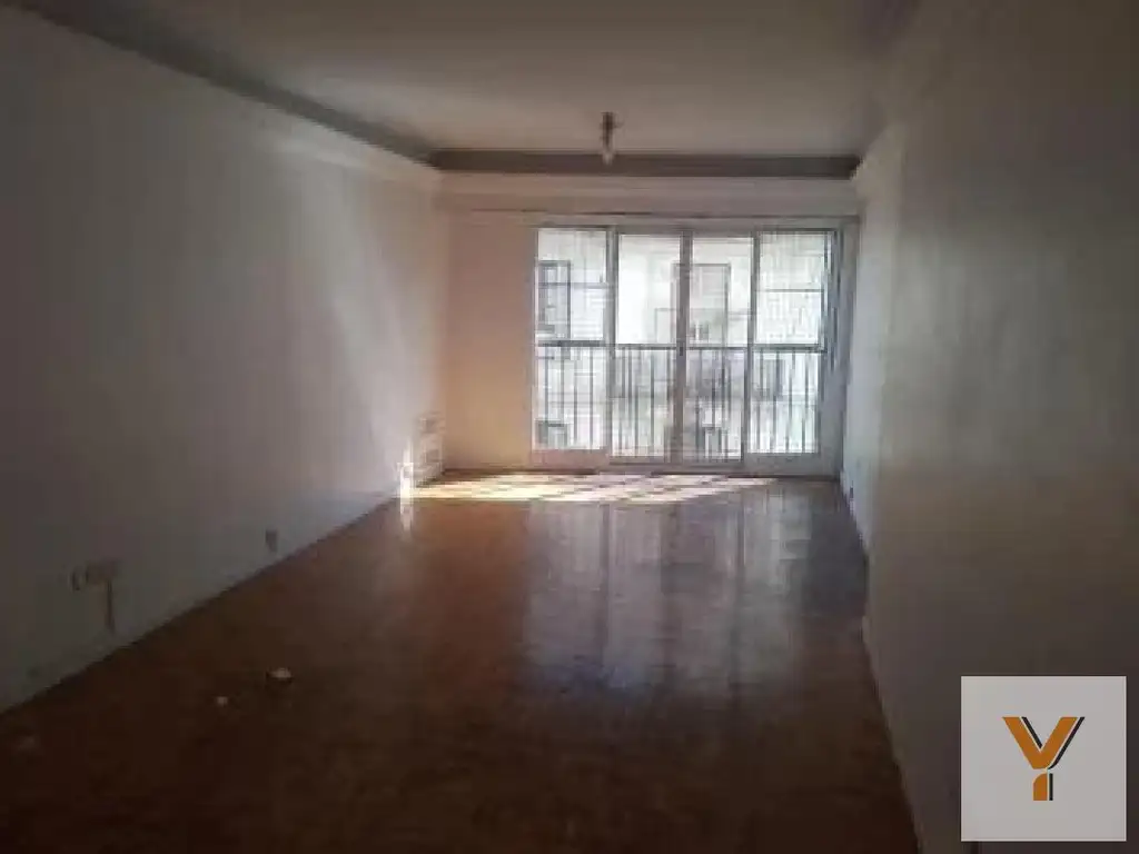 Avenida Pueyrredón 2046 e/ Juan Maria Gutierrez y Jose Andres Pacheco de Melo