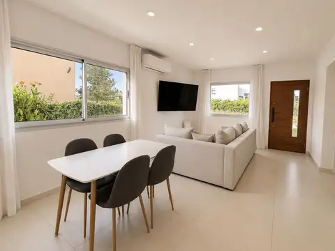 CASA EN VENTA EN SANTA ELENA - PILAR DEL ESTE