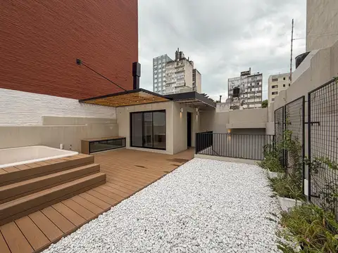 Casa de diseño con 2 dormitorios, quincho, solarium y pileta en zona río