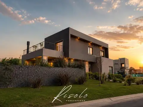 Santa Lucía - Pilar del Este - Casa moderna con jardín, pileta y terraza