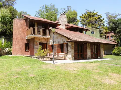 Chalet de 6 ambientes en barrio Bosque Peralta Ramos ID 5910