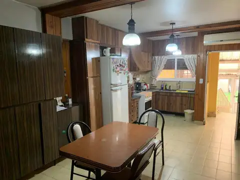 chalet Villa Luzuriaga venta 4 ambientes
