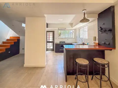 Casa MODERNA de 5 ambientes en lote propio