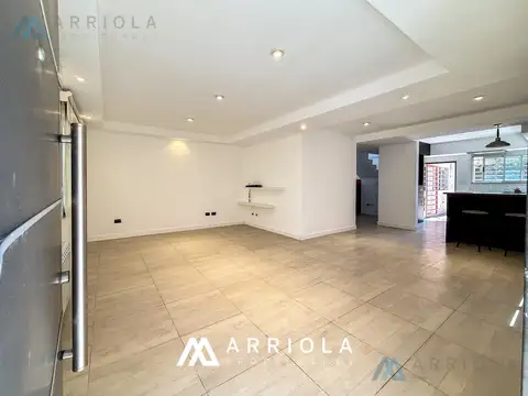 Casa MODERNA de 5 ambientes en lote propio