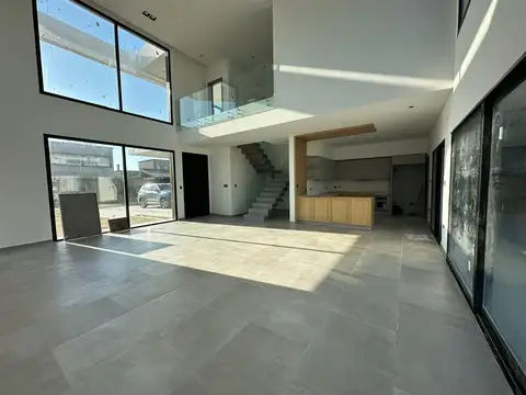 Casa 4 ambientes con 3 baños