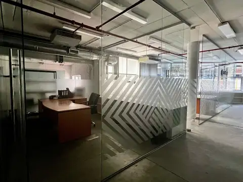 Oficina en Alquiler con 1 cochera