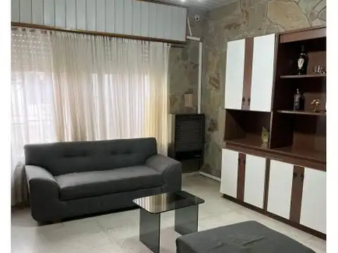 Casa 5 ambientes con 1 baño