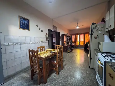VENTA CASA AL FRENTE-DOS DORMITORIOS